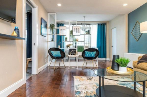 Downtown! 2BD City view Onsite Parking King LM809